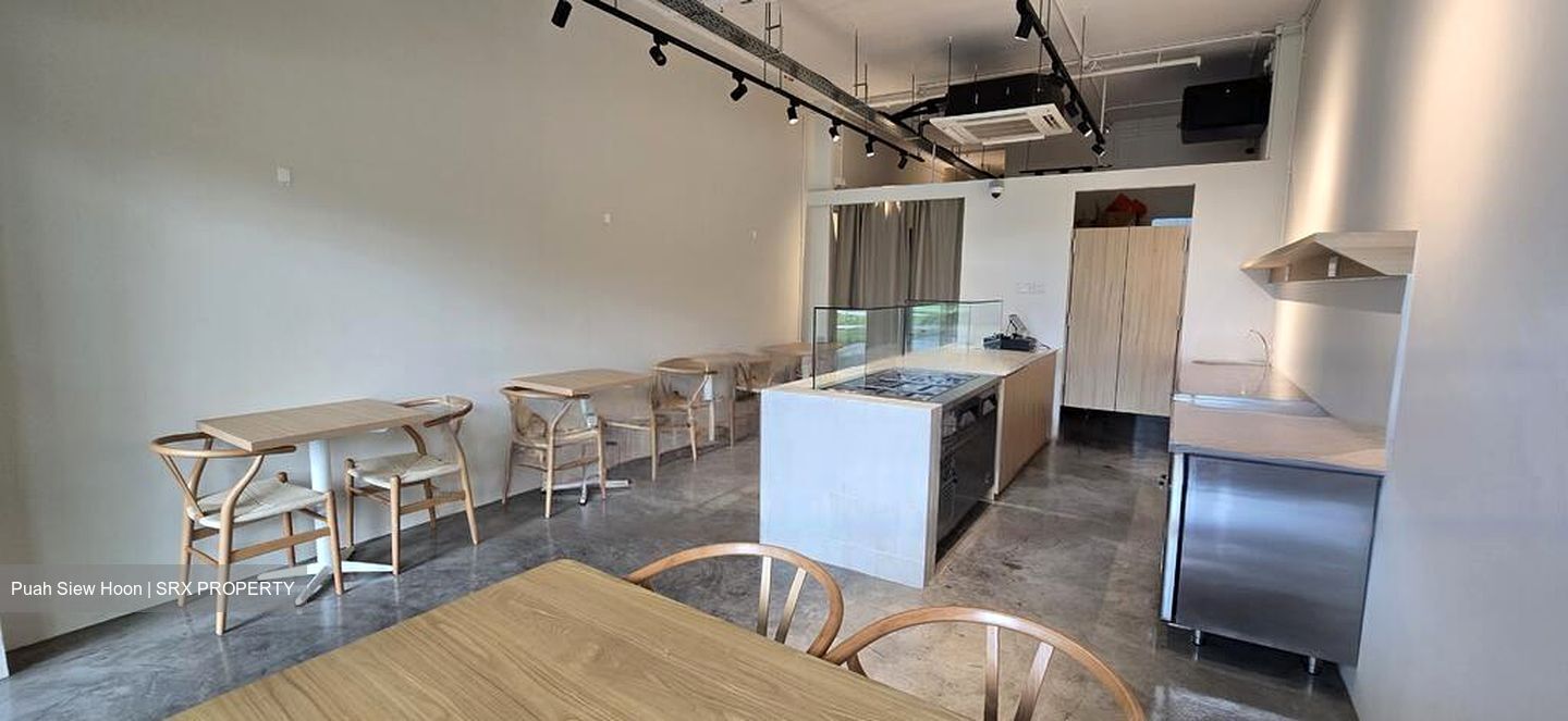 Sembawang Airbase (D27), Retail #477993681